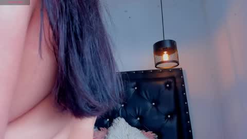 Victoria  online show from April 18, 2026, 1:37 pm