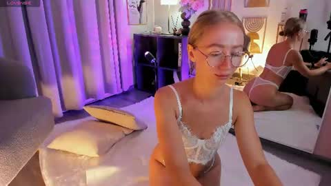 Snapshot of victorialight chatting on July 22, 2026, 6:05 am Victoria online show from July 22, 2026, 6:05 am