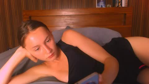 Eva and Victor online show from April 22, 2026, 5:21 am