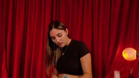 VictoriaNova online show from April 21, 2026, 1:53 am