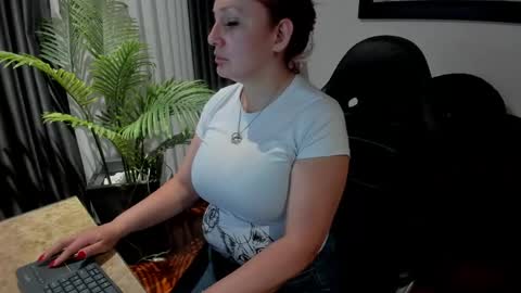 Snapshot of victoriapaker chatting on May 2, 2026, 11:26 am victoriapaker online show from May 2, 2026, 11:26 am