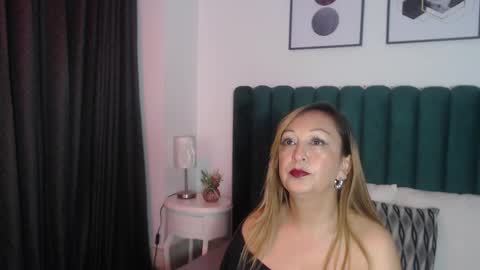 victoriaqueen_fg_ online show from September 22, 2025, 12:29 pm