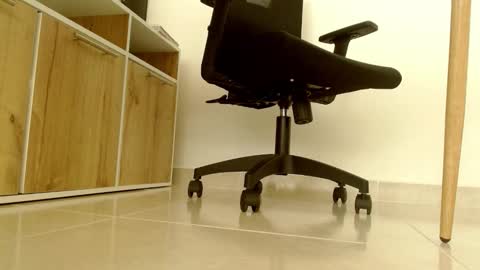 Victoria online show from October 16, 2025, 2:18 pm