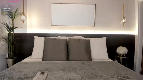 Victoria Shelby  online show from October 5, 2025, 11:52 am