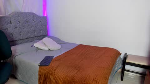 Victoria online show from January 6, 2025, 4:44 pm