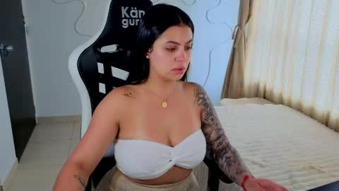 V  I C  T O R I A  online show from May 7, 2026, 7:19 pm