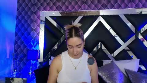 victtoria lee online show from April 20, 2026, 7:04 pm