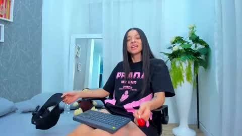 viictoriiasaenz online show from February 17, 2026, 4:42 am