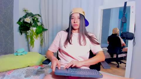 viictoriiasaenz online show from April 24, 2026, 4:59 am