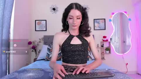 Violet online show from November 14, 2025, 8:18 pm