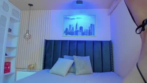 Viiolett online show from January 12, 2025, 7:42 pm