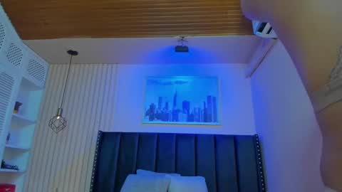 Viiolett online show from January 14, 2025, 7:53 pm