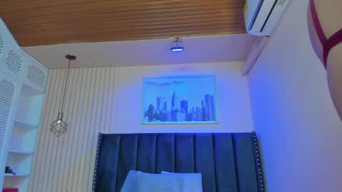 Viiolett online show from January 24, 2025, 7:18 pm