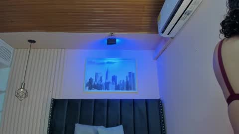 Viiolett online show from February 8, 2025, 7:27 pm