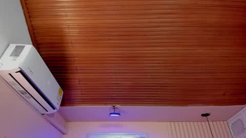 Viiolett online show from September 24, 2025, 8:23 pm