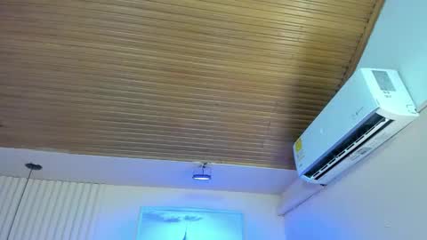 Viiolett online show from October 19, 2025, 7:25 pm