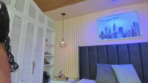 Viiolett online show from November 22, 2025, 9:25 pm