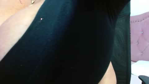 viioleta online show from November 19, 2025, 1:11 pm