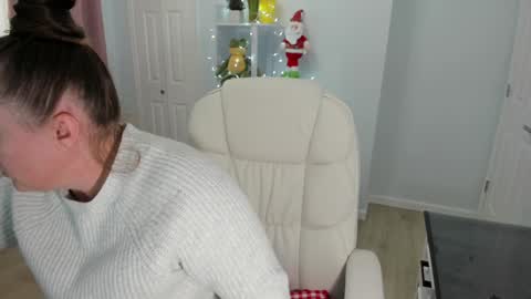 Ukrainian-woman online show from December 8, 2024, 6:28 pm