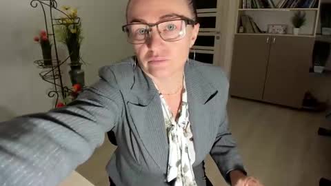 Snapshot of vika7333 chatting on December 22, 2025, 6:32 am Ukrainian-woman online show from December 22, 2025, 6:32 am