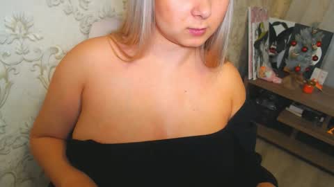 Snapshot of vikiwaitingforyou chatting on December 22, 2025, 10:12 am Vitoria online show from December 22, 2025, 10:12 am