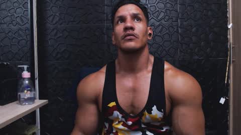 Viktor Herrera online show from October 8, 2025, 3:04 am