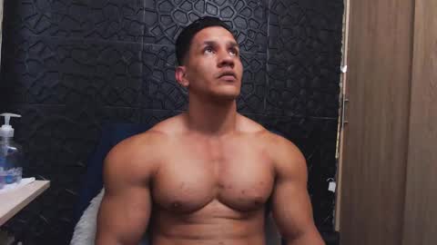 Viktor Herrera online show from November 3, 2025, 9:48 pm