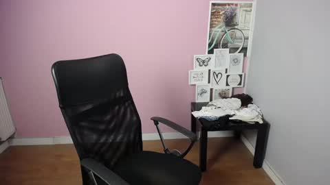 viktoria_lovely online show from February 13, 2025, 9:30 am