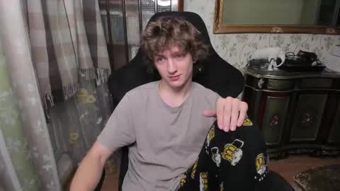 Dimoooooon online show from December 17, 2025, 1:33 am