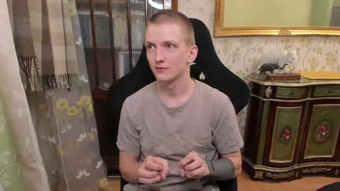 Dimoooooon online show from April 18, 2026, 7:29 pm