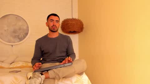 VINCE online show from December 1, 2025, 5:01 am