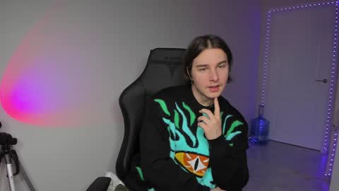 Vincent Strong online show from December 18, 2024, 2:38 pm