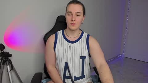 Vincent Strong online show from February 8, 2025, 3:00 pm