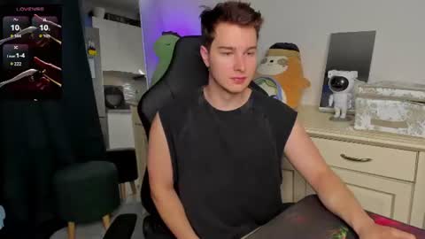 Snapshot of vincent__strong chatting on July 29, 2026, 7:28 am Vincent Strong online show from July 29, 2026, 7:28 am