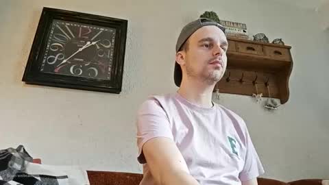 Snapshot of vincentbb1 chatting on December 22, 2025, 12:35 pm Vincent online show from December 22, 2025, 12:35 pm