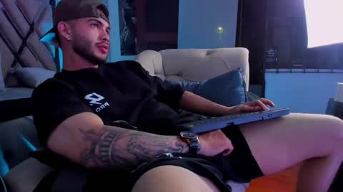 Snapshot of vincentblack_ chatting on June 4, 2026, 6:41 am Vincent online show from June 4, 2026, 6:41 am