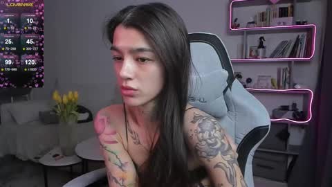 vinkitinkii online show from March 12, 2025, 9:55 am