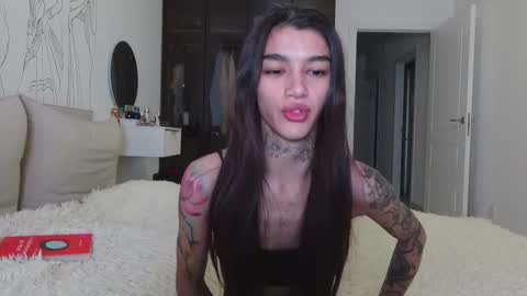 vinkitinkii online show from November 14, 2025, 3:11 pm