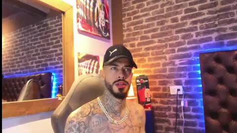 Snapshot of vinzenzrizzo chatting on September 19, 2025, 4:36 am ---Vinzen--- online show from September 19, 2025, 4:36 am