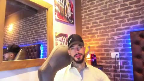 Snapshot of vinzenzrizzo chatting on September 24, 2025, 5:11 am ---Vinzen--- online show from September 24, 2025, 5:11 am