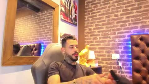 Snapshot of vinzenzrizzo chatting on October 16, 2025, 4:24 am ---Vinzen--- online show from October 16, 2025, 4:24 am