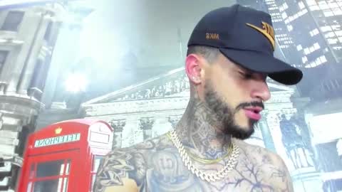 Snapshot of vinzenzrizzo chatting on October 18, 2025, 5:54 am ---Vinzen--- online show from October 18, 2025, 5:54 am