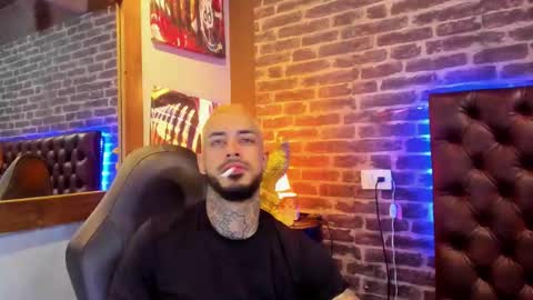 ---Vinzen--- online show from December 16, 2025, 4:39 am