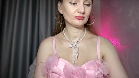 Funny  girl online show from November 26, 2025, 7:59 pm