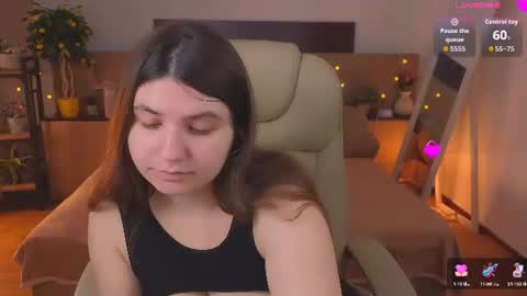 Snapshot of viola__shy chatting on July 4, 2026, 7:42 pm Viola online show from July 4, 2026, 7:42 pm