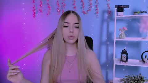 viola_sweet_ online show from June 15, 2026, 8:16 am