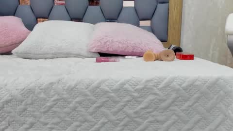 violeet_gray online show from March 8, 2025, 11:37 am