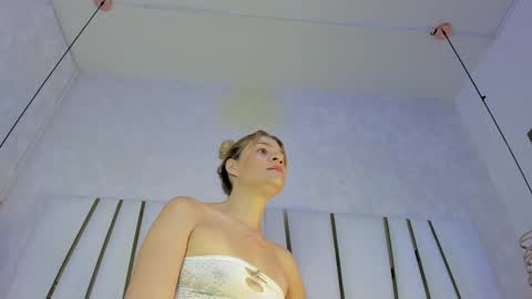 violeet_gray online show from September 10, 2025, 11:54 am