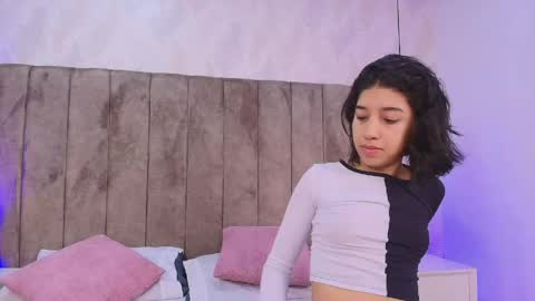 Snapshot of violet_606 chatting on May 13, 2026, 12:13 pm Violeta online show from May 13, 2026, 12:13 pm