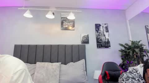 Violet and Myers online show from November 11, 2025, 11:32 am